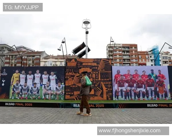 欧冠门票系统瘫痪数万球迷排队奋战12小时争抢梦寐以求的门票 欧冠门票系统瘫痪数万球迷排队奋战12小时争抢梦寐以求的门票