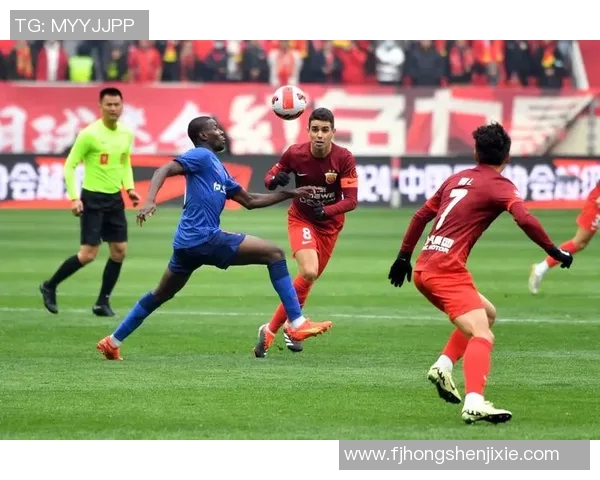 理文足球队与南区足球会激战正酣争夺联赛荣耀的精彩对决 理文足球队与南区足球会激战正酣争夺联赛荣耀的精彩对决