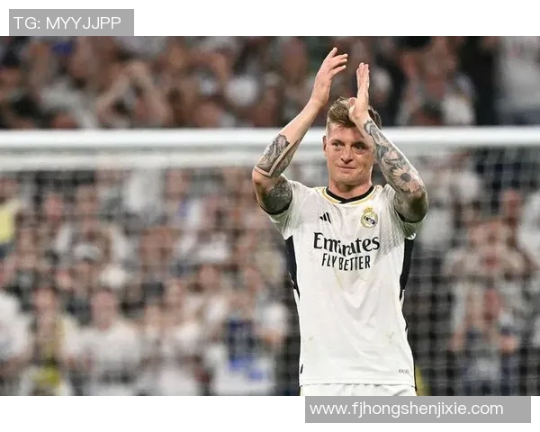 克罗斯在足球世界的传奇之路与他对现代中场的深远影响分析